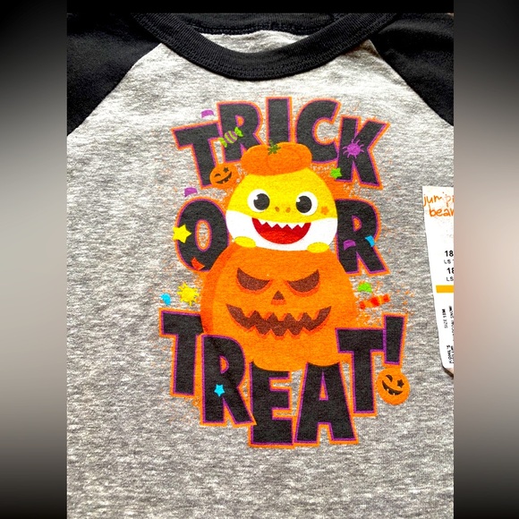 Baby Shark Trick or Treat Halloween Shirt- New! - Picture 1 of 2